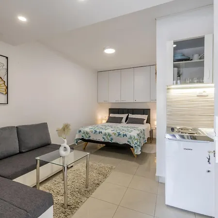 Nikol Apartment